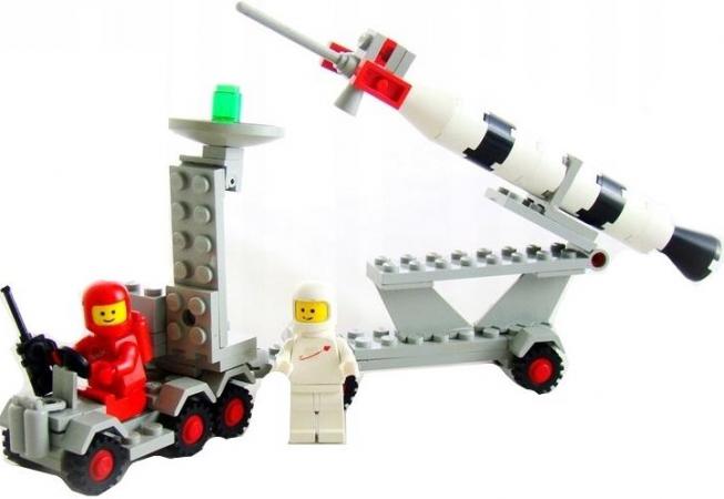LEGO Space Mobile rocket launcher