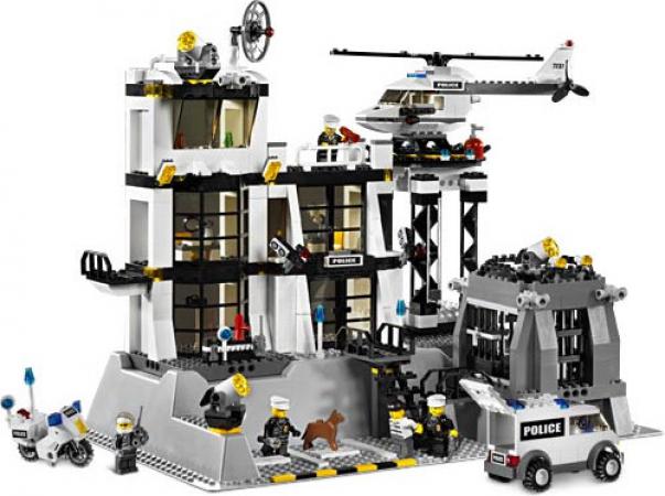 LEGO City Town Police Station